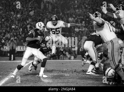 Bert Jones eludes the pass rush of the Dolphins, 1975