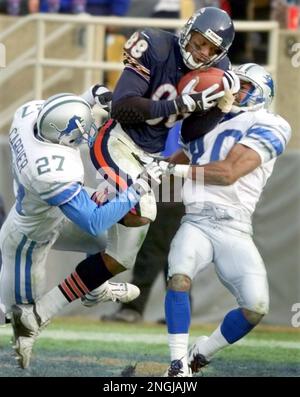 THE ASSOCIATED PRESS ---- Chicago Bears' Marcus Robinson (88) catches a  68-yard touchdown pass despite pressure from Green Bay Packers' Tyrone  Williams (37) and LeRoy Butler in the second quarter Sunday in Green Bay.