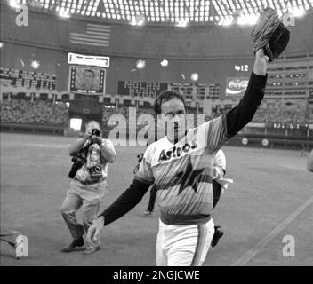 Nolan ryan Black and White Stock Photos & Images - Alamy