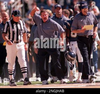 18 Oct. 1998: San Diego Chargers linebacker Junior Seau (55) on the field  during a game against the Philadelphia Eagles played at Qualcomm Stadium in San  Diego, CA. (Photo By John Cordes/Icon