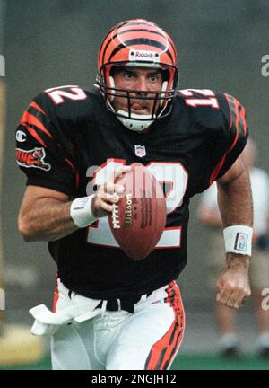 Cincinnati Bengals quarterback Neil O'Donnell passes under pressure from Detroit  Lions' Kerwin Waldroup (93) in the first half Sunday, Sept. 13, 1998, in  Pontaic, Mich. O'Donnell completed 25-of-36 for 303 yards and