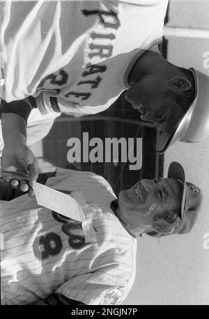 New York Mets coach Yogi Berra poses on March 1968 at St