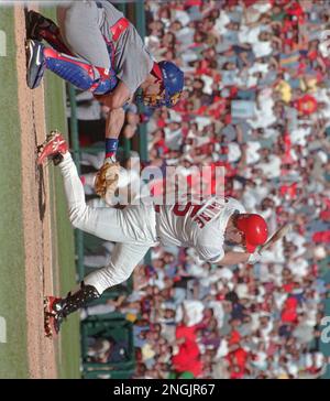 Mark McGwire, St. Louis Cardinals during the home run record breaking  season in 1998 in a game agaainst the New York Mets Stock Photo - Alamy