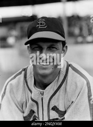 March 4, 1948 - Stan Musial signs with the Cardinals for $31,000