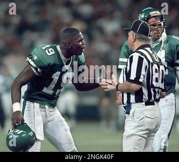 New York Jets' Keyshawn Johnson watches a play during Jets training camp in  Hempstead, N.Y., Friday, Aug. 19, 1999. (AP Photo/Ed Betz Stock Photo -  Alamy