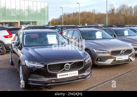 2017 VOLVO XC60 premium SUV Hybrid Electric 1969cc 8 speed automatic; New and used cars displayed for sale on car dealers forecourt & showroom. Stock Photo