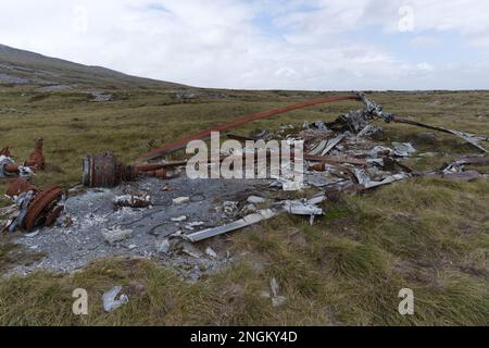 Friday 21 May 1982: Chinook CH-47C of CAB 601 destroyed on ground near Mount Kent by Flt Lt Hare RAF in 1(F) Sqdn Harrier GR.3 using 30mm cannon Stock Photo