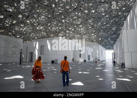 Visitors in the light rain of the Louvre Abu Dhabi, architect Jean Nouvel, Saadiyat Island, Abu Dhabi, United Arab Emirates Stock Photo
