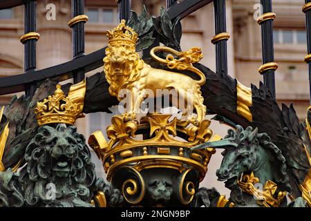 beautiful royal insignia of the Royal British family on the gates of Buckingham Palace, a London royal residence and the administrative headquarters Stock Photo