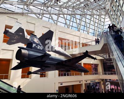 The California Science Center (ScienCenter) atrium, with an F-20 Tigershark fighter plane and T-38 Talon supersonic jet Stock Photo