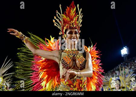 Rio De Janeiro, Brazil. 19th Feb, 2023. Problem in the coupling of the GRES  Unidos de Bangu float during the Serio Ouro Samba School Parade at the Rio  Carnival, held at the