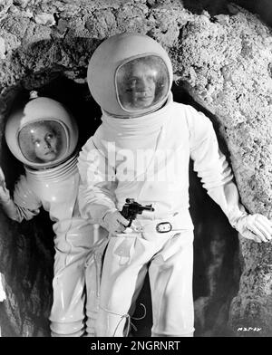 JAMES OLSON and CATHERINE SCHELL in MOON ZERO TWO (1969), directed by ROY WARD BAKER. Credit: HAMMER/WARNER BROTHERS / Album Stock Photo