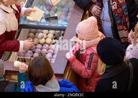 Moscow, Russia. 17th of February, 2023. A woman sells ice cream at the fountain in the GUM store in the center of Moscow, Russia Stock Photo