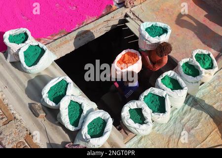 India, Madhya Pradesh, Jabalpur : Ved Pathi students smearing 'gulal' powder on each other's faces as they celebrate Holi festival at Narmada Ved Vigyan sanskrit Vidyalaya in Jabalpur. Photo by - Uma Shankar Mishra Stock Photo