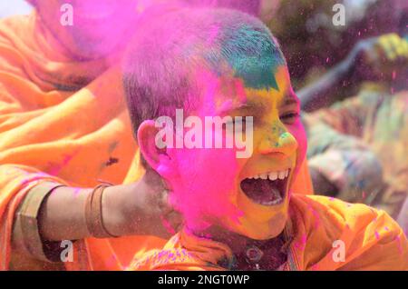 India, Madhya Pradesh, Jabalpur : Ved Pathi students smearing 'gulal' powder on each other's faces as they celebrate Holi festival at Narmada Ved Vigyan sanskrit Vidyalaya in Jabalpur. Photo by - Uma Shankar Mishra Stock Photo