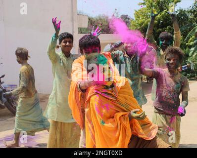 India, Madhya Pradesh, Jabalpur : Ved Pathi students smearing 'gulal' powder on each other's faces as they celebrate Holi festival at Narmada Ved Vigyan sanskrit Vidyalaya in Jabalpur. Photo by - Uma Shankar Mishra Stock Photo