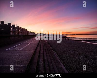 Sheerness, Kent, UK. 19th February, 2019. UK Weather: the supermoon ...