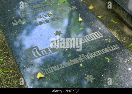 Grave, Max Liebermann, Jewish cemetery, Schoenhauser Allee, Prenzlauer Berg, Pankow, Berlin, Germany Stock Photo