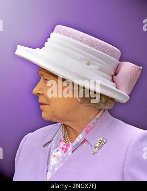 QUEEN ELIZABETH II profile head & shoulders portrait vertical format on purple background of HM Queen Elizabeth II (photographed by Ian Shaw at Windsor Castle Grounds) Stock Photo