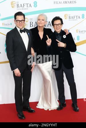 London, UK. Jonathan Wang, Jamie Lee Curtis and Ke Huy Quan at the EE