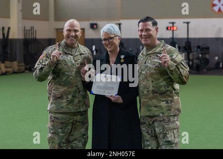 On December 2, 2022, CSM Jay A. High (Right) relinquished responsibility of his command in the Mercury Brigade. Melany High (CSM Wife) received the Public Service Commendation Medal prior to the ceremony by Col. Christopher S. McClure (Left), 1st Signal Brigade commander. (Photo by Sgt. Alex Estrada/1st Signal Brigade Public Affairs Office) Stock Photo