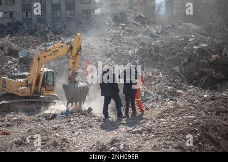 Kharamanmaras, Turkey. 18th Feb, 2023. The German team of the volunteer organization 'Deathcare' searches the rubble of collapsed buildings in the epicenter of the earthquake. A magnitude 7.7 earthquake with epicenter in the southeastern Turkish province of Kharamanmaras occurred in the early morning hours of February 6. People in earthquake-ravaged areas must continue to expect strong tremors in the coming days. Credit: Ahmed Deeb/dpa/Alamy Live News Stock Photo