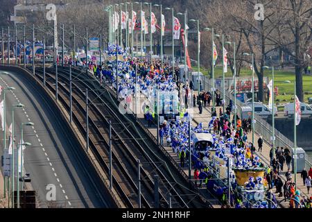 Cologne, Germany. 20th Feb, 2023. The Shrove Monday procession makes its way across the Deutzer Bridge. Cologne is hosting its first Shrove Monday procession in three years; in 2021 and 2022, the trains were canceled due to Corona. In 2022, there was instead a demonstration in Cologne against Russia's war of aggression on Ukraine. Credit: Rolf Vennenbernd/dpa/Alamy Live News Stock Photo