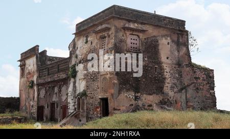 View of Kharbuja Mahal ruined walls, Dhar Fort, Madhya Pradesh, India. Stock Photo