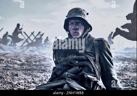 ALL QUIET ON THE WESTERN FRONT  2022 Netflix film with Feli Kammerer Stock Photo