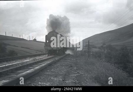 Royal Scot Class 4-6-0 No.6132 Phoenix hauls an express at Dillicar Troughs near Tebay Stock Photo