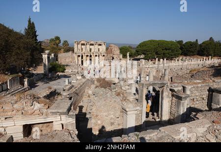 The Library of Celsus an ancient Roman building in Ephesus, Anatolia, located near the modern town of Selçuk, in the İzmir Province of western Turkey Stock Photo