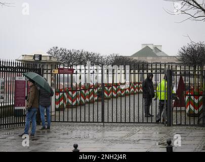 Warsaw, Poland. 20th Feb, 2023. Security are seen at the gate of an entrance of the Royal Palace in Warsaw, Poland on 20 February, 2023. President Joe Biden will be visiting Poland from 20 to 22 February and will give a speech in the Royal Palace gardens in the Warsaw on Tuesday. On Monday morning president Biden made a surprise visit to Kyiv to meet his Ukrainian counterpart Volodymyr Zelensky. (Photo by Jaap Arriens/Sipa USA) Credit: Sipa USA/Alamy Live News Stock Photo