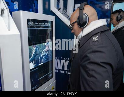 Fire Controlman 1st Class Dylan Devalk, Active Enlisted Recruiter of the Year from Navy Talent Acquisition Group Phoenix, takes a tour of the Navy’s virtual reality asset the Nimitz at the 123rd Army vs Navy Game held at Lincoln Financial Field, Philadelphia. Stock Photo