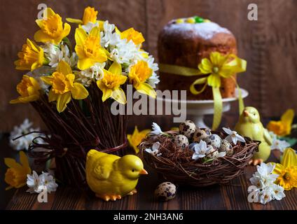 Easter table decoration with fresh daffodils,chick and eggs Stock Photo