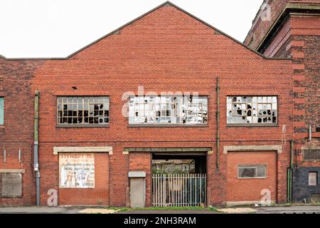 Broken windows, Docklands Warehouse, Liverpool, UK Stock Photo