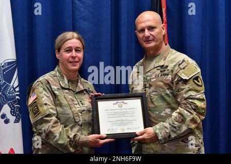 U.S. Army Gen. Ed Daly, U.S. Army Materiel Command commander, presents U.S. Army Maj. Gen. Heidi Hoyle, outgoing Military Surface Deployment and Distribution Command commander, the Distinguished Service Medal for her dedication to the command June 23, 2022, at Scott Air Force Base, Illinois. Hoyle was the 22nd Commanding General in SDDC history. Stock Photo