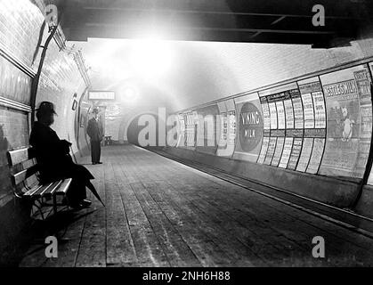 A platform of Marble Arch London Underground station of the Central London Railway shortly after it opened around 1900 Stock Photo