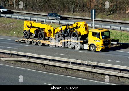 JCB low loader lorry on the M40 motorway, Warwickshire, England, UK Stock Photo