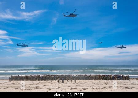 220721-N-VQ947-1173 SAN DIEGO (July 21, 2022) Multinational service members assigned to Combined Task Force 177 as part of Rim of the Pacific (RIMPAC) 2022 in Southern California pose during a photo exercise which included MH-53E Sea Dragon helicopters, attached to the “Blackhawks” of Helicopter Mine Countermeasures Squadron (HM) 15 and the “Vanguards” of HM-14, an MH-60S Sea Hawk attached to “Blackjacks” of Helicopter Sea Combat Squadron (HSC) 21, and two U.S. Air Force B-52 Stratofortress long-range, heavy bombers (one not shown). Twenty-six nations, 38 ships, three submarines, more than 170 Stock Photo