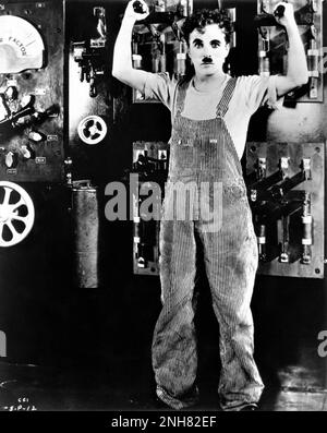 CHARLIE CHAPLIN in MODERN TIMES 1936 director / writer / producer / music CHARLES CHAPLIN silent film with sound effects Charles Chaplin productions / United Artists Stock Photo