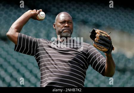 Oakland As pitcher Dave Stewart throws hard in the ninth inning of American  League Championship game with the Toronto Blue Jays, Monday, Oct. 13, 1992,  Oakland, Calif. Oakland defeated Toronto 6-2. (AP