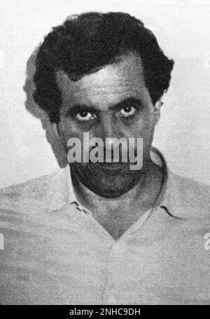 1984 , september , Torre Annunziata , Naples , ITALY : The napolitan mafia boss MARIO FABBROCINO in jail , successor of Ottaviano Raffaele Cutolo - MAFIA - CAMORRA - MAFIOSO - incarcerato - foto segnaletica - photobooth - assassino - killer  ----  Archivio GBB Stock Photo