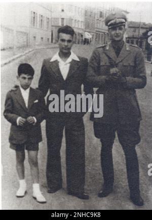 1942 , Bologna , Italy  : The italian trade-unionist LUCIANO LAMA ( 1921 - 1996 ) aged 21  in Officer uniform with the brothers LELIO and LAMBERTO ( at left ). LELIO was a partisan killed by nazi fascist when was aged 21  . From 1946 to PCI ( Partito Comunista Italiano P.C.I. ) and General Secretary of CGIL from 1970 to 1986 , Vicepresidente del Senato from 1987 to 1994 - POLITICO - POLITICIAN - comunista - communist - communism - comunismo - military uniform - uniforme divisa militare - WWII - SECONDA GUERRA MONDIALE - World War 2nd - celebrity celebrities personality personalities when was y Stock Photo