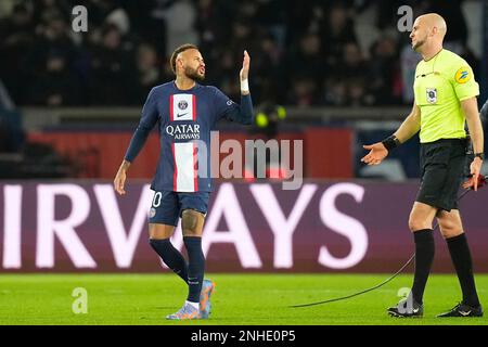 PARIS FRANCE JANUARY 11 Neymar Jr reacts over referee Eric