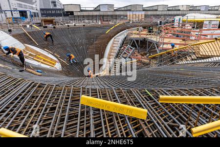 Construction site Stuttgart 21, new main station, iron workers placing the concrete reinforcement for a goblet support that will carry the station Stock Photo