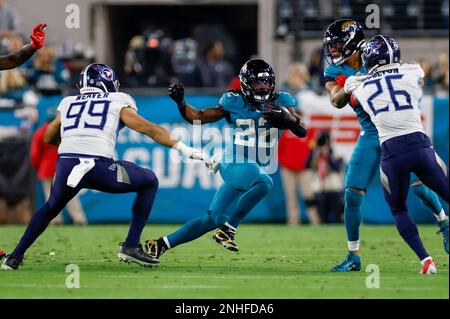 JACKSONVILLE, FL - JANUARY 07: Tennessee Titans running back Jonathan Ward  (33) runs with the ball during the game between the Tennessee Titans and  the Jacksonville Jaguars and the on January 7