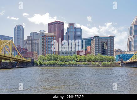 Downtown Pittsburgh skyline, viewed from the North Shore, between the Andy Warhol and Roberto Clemente Bridges. Stock Photo