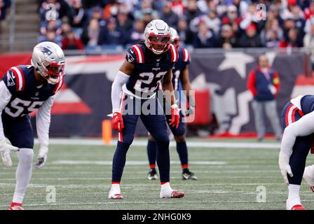 FOXBOROUGH, MA - JANUARY 01: New England Patriots quarterback Mac Jones  (10) warms up during a game between the New England Patriots and the Miami  Dolphins on January 1, 2023, at Gillette