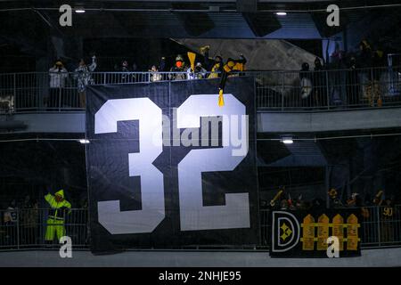 PITTSBURGH, PA - DECEMBER 24: Former Pittsburgh Steelers defensive back Mike  Wagner hugs Franco Harris' son Dok Harris during the national football  league game between the Las Vegas Raiders and the Pittsburgh