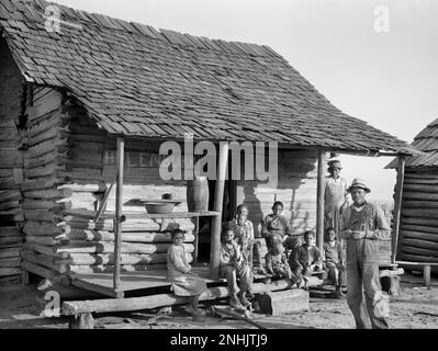 Family Portrait on Porch, Gee's Bend, Alabama, USA, Arthur Rothstein, U.S. Farm Security Administration, April 1937 Stock Photo